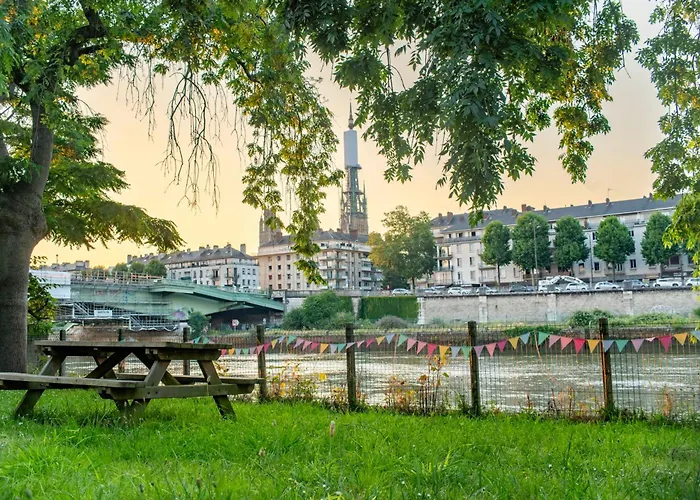 Seine-Front Apt In Stone House With Parking And Garden, Lacroix Island