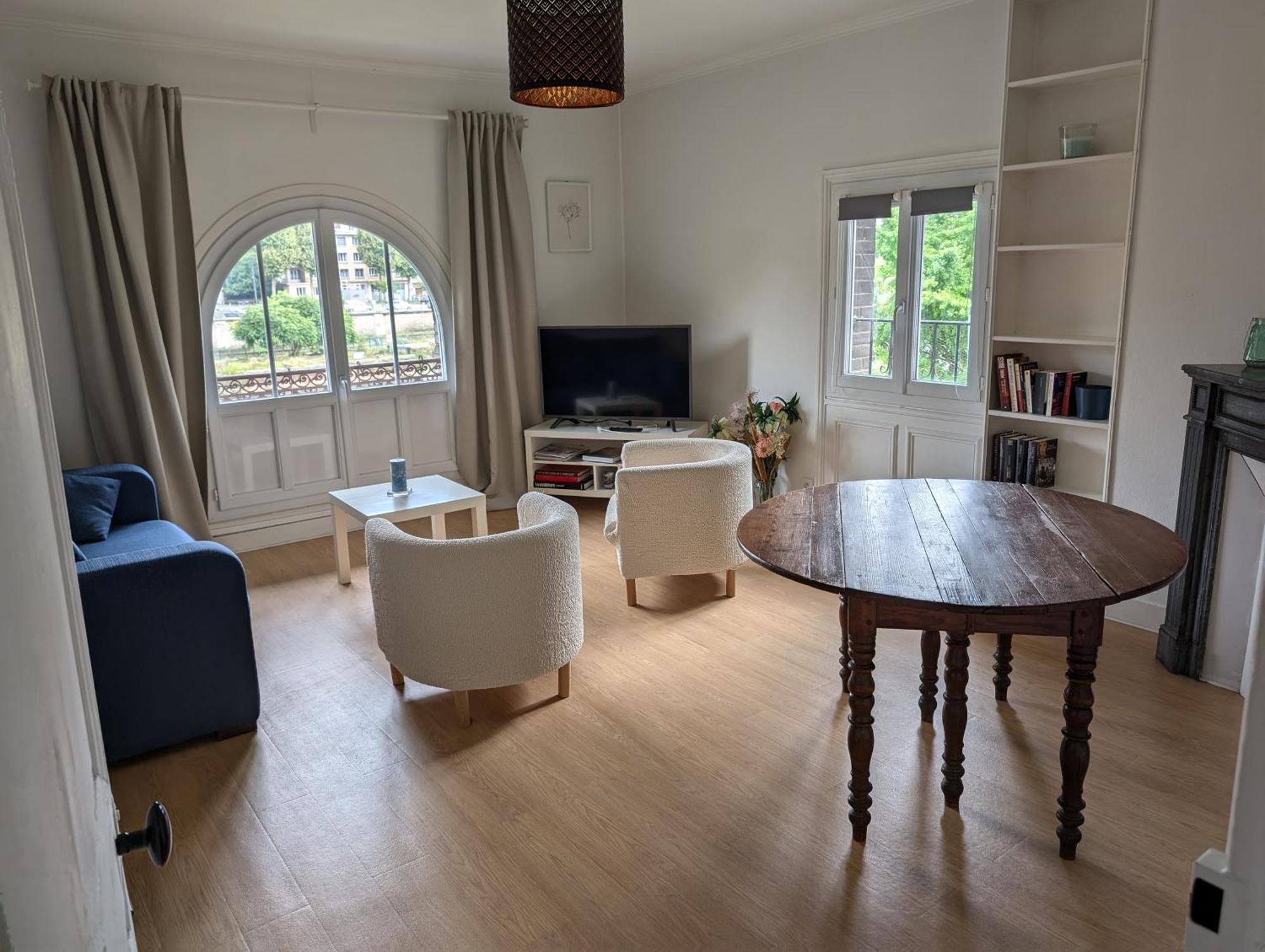 Seine-front In Stone House With Parking And Garden, Lacroix Island Apartment Rouen