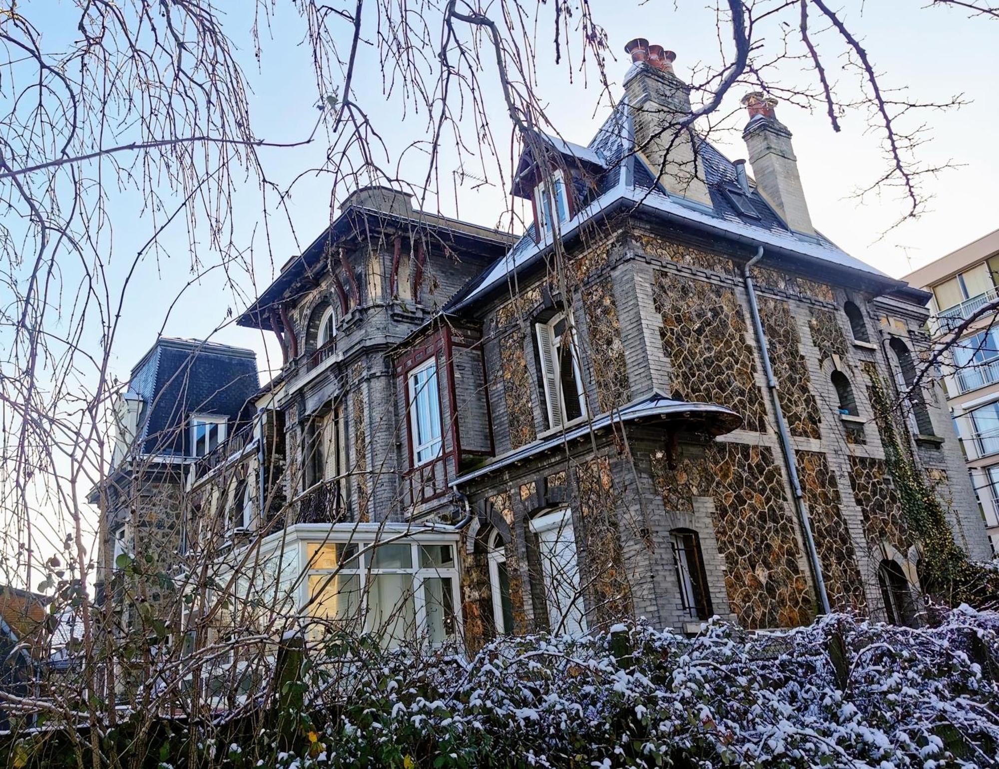 Seine-front In Stone House With Parking And Garden, Lacroix Island